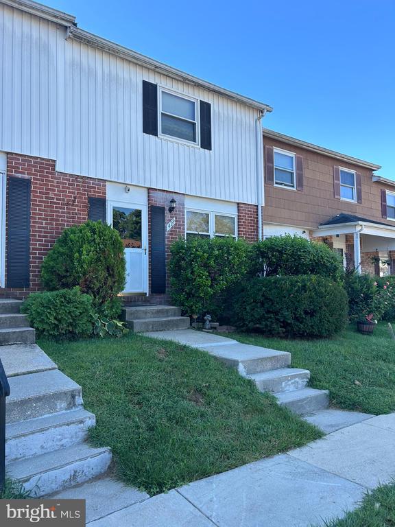 429 HARDMOORE COURT