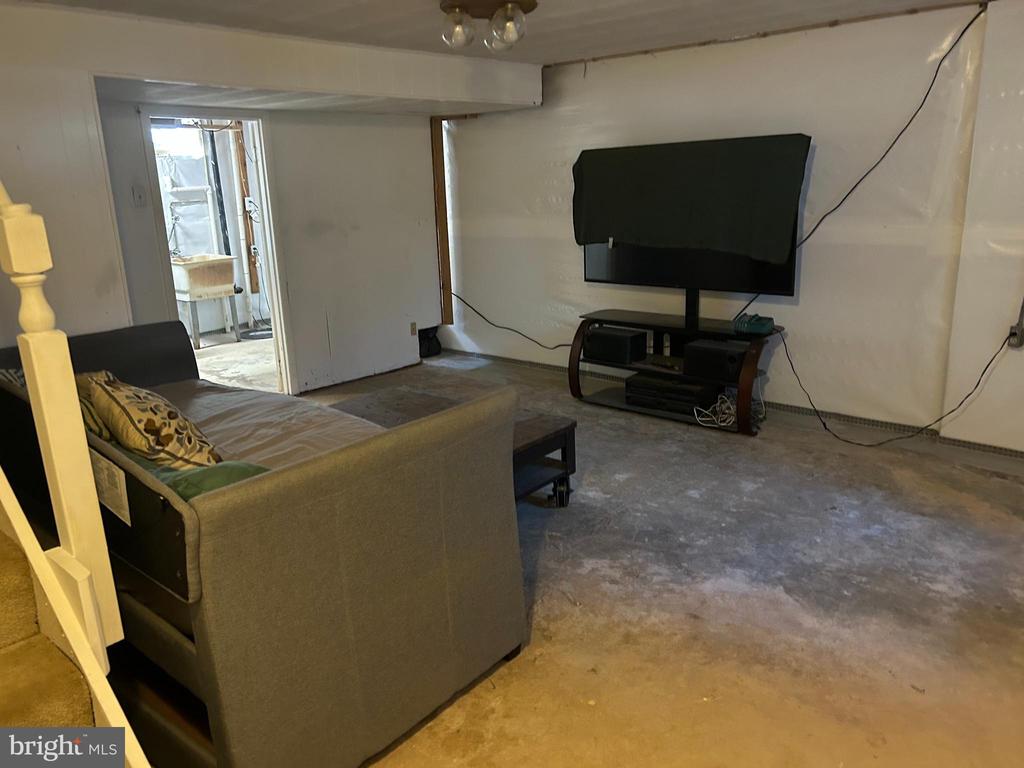 429 HARDMOORE COURT