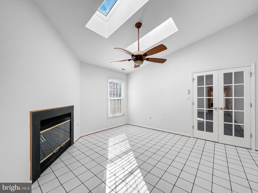 950 BERMUDA LANE