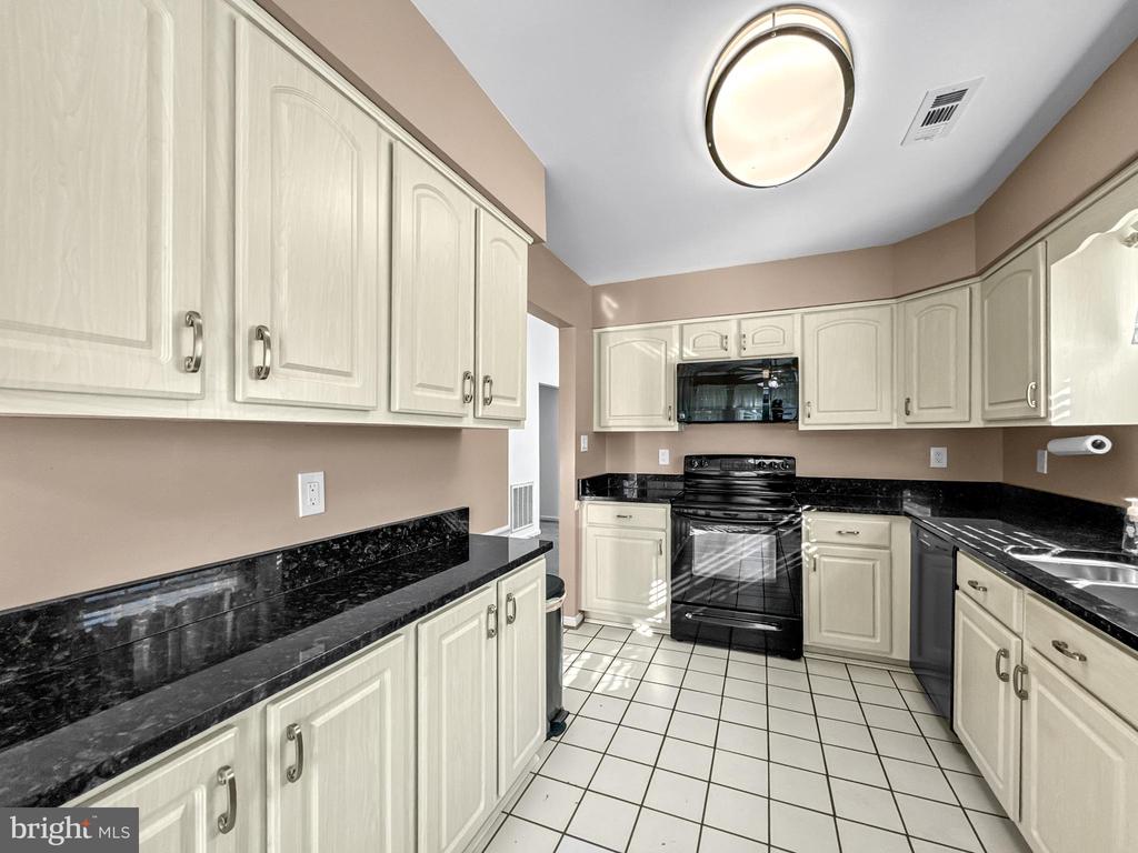 950 BERMUDA LANE