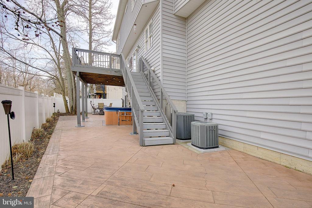 3325 CEDAR DRIVE