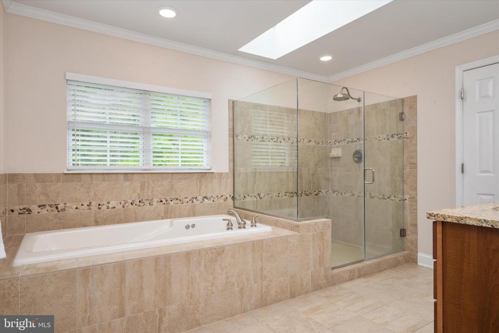 1702 BEARDS CREEK COURT