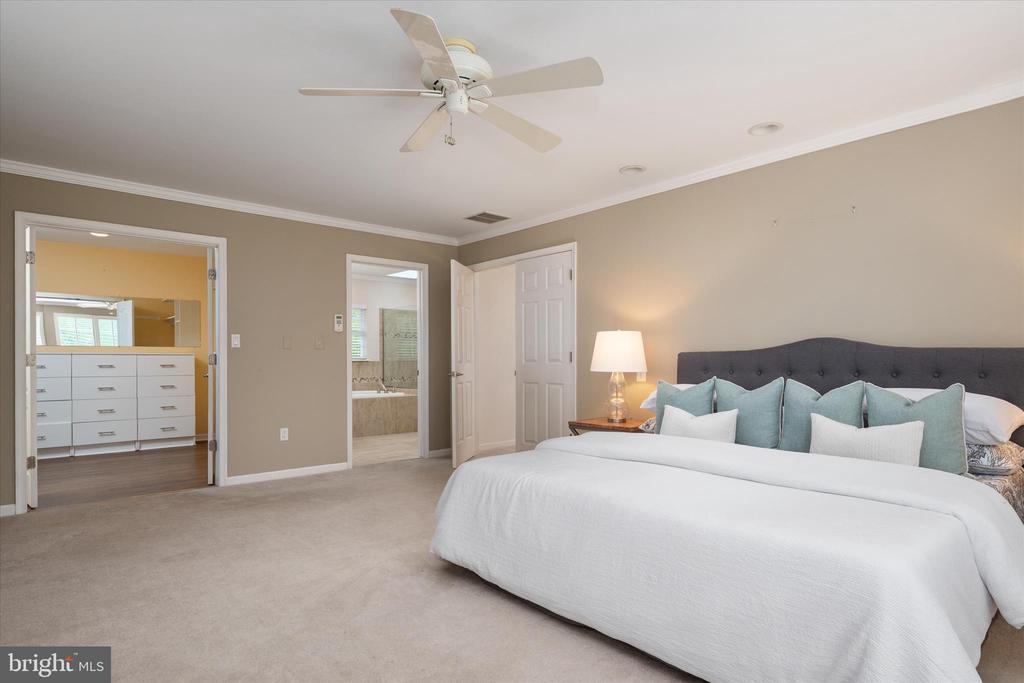 1702 BEARDS CREEK COURT