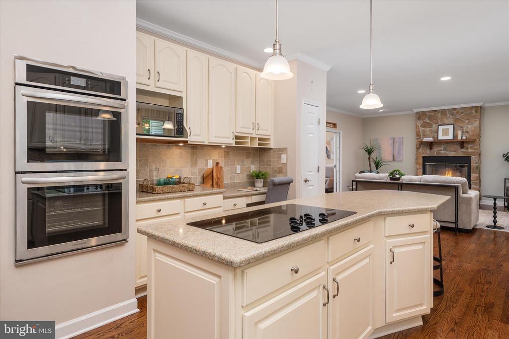 1702 BEARDS CREEK COURT