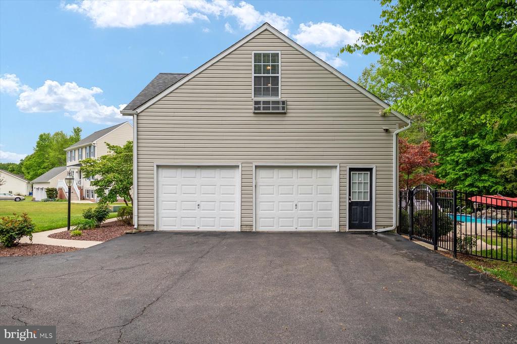 1702 BEARDS CREEK COURT