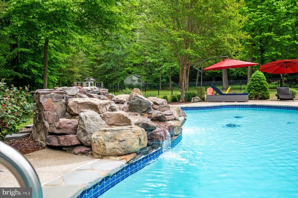 1702 BEARDS CREEK COURT
