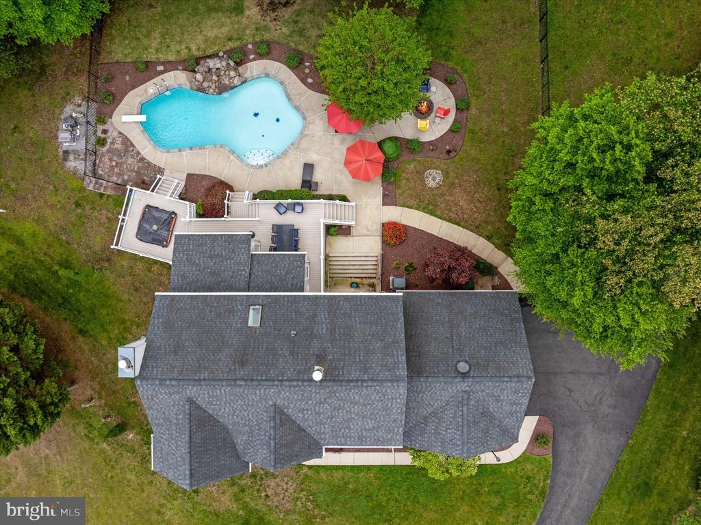 1702 BEARDS CREEK COURT