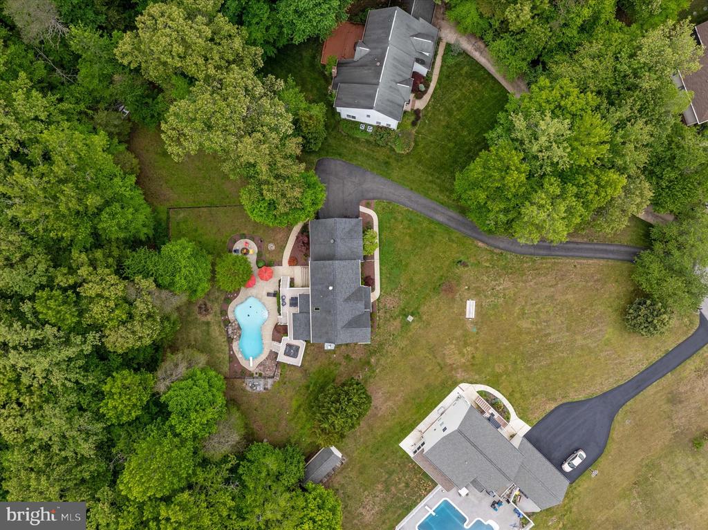 1702 BEARDS CREEK COURT