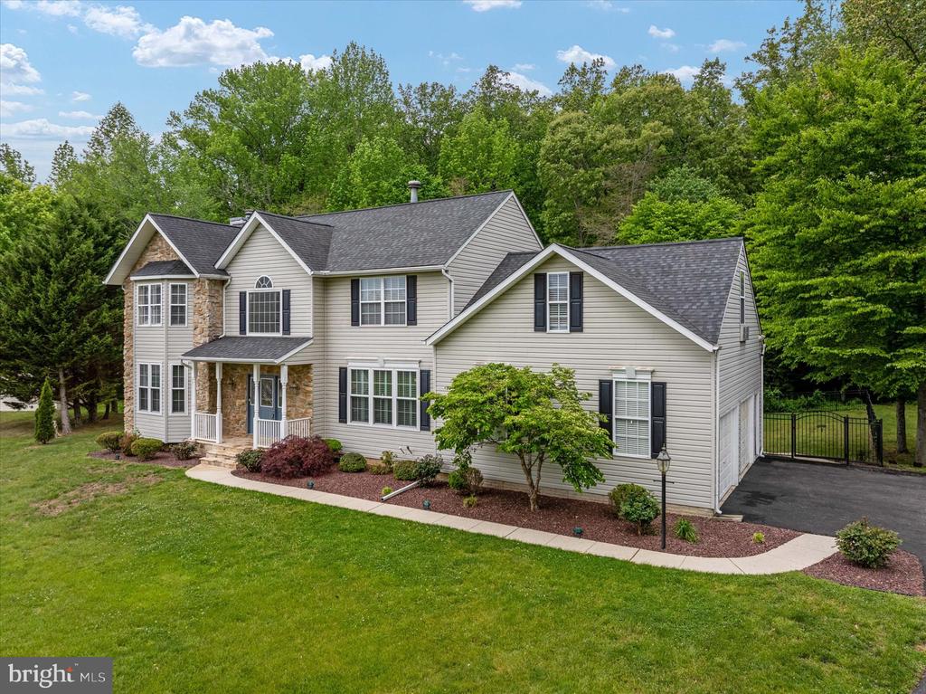1702 BEARDS CREEK COURT