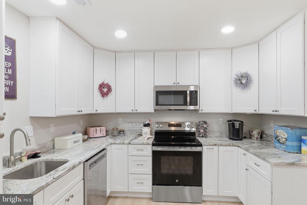 905 YARDARM LANE