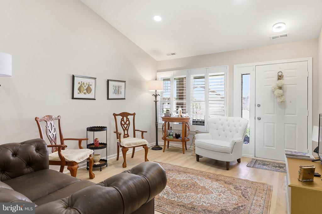 905 YARDARM LANE