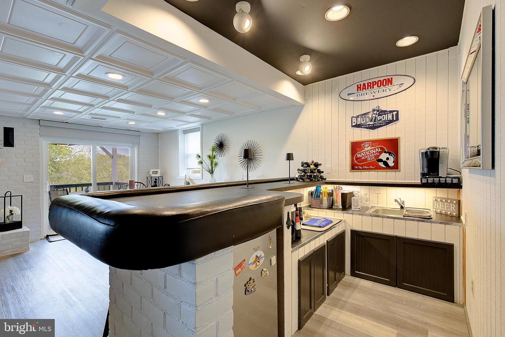 1164 OAK VIEW DRIVE