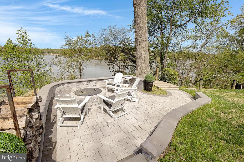 1164 OAK VIEW DRIVE