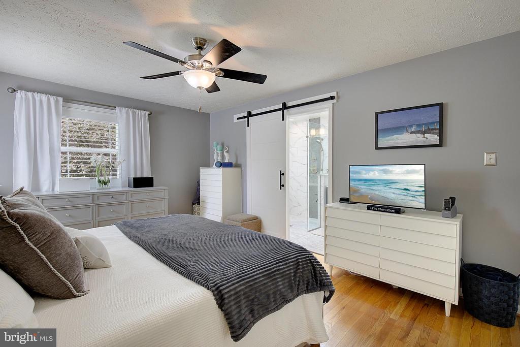 1164 OAK VIEW DRIVE