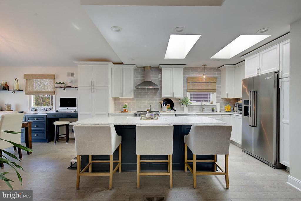1164 OAK VIEW DRIVE