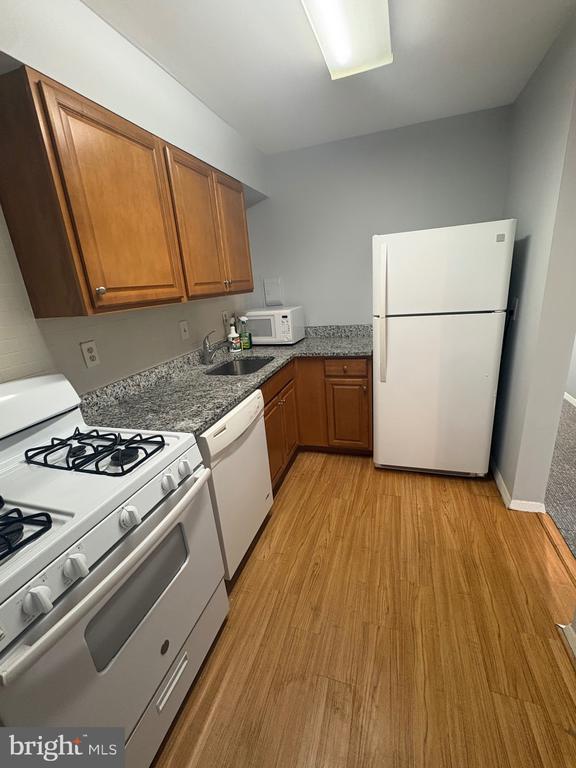 215 VICTOR PARKWAY Unit: 215D