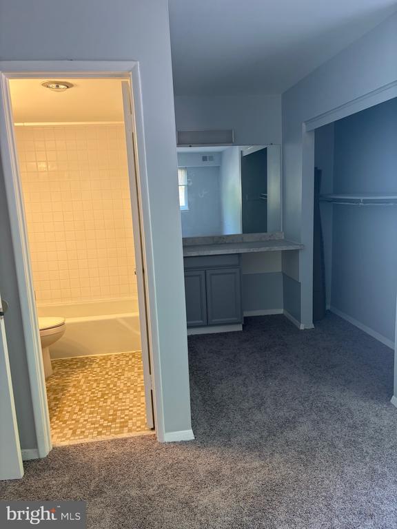 215 VICTOR PARKWAY Unit: 215D