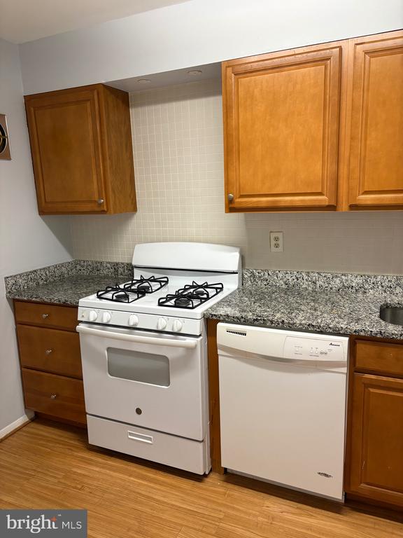 215 VICTOR PARKWAY Unit: 215D