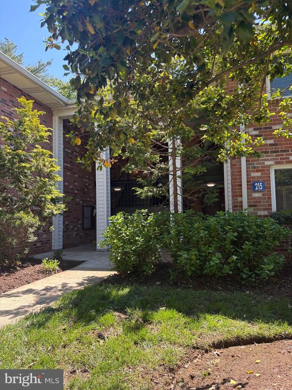 215 VICTOR PARKWAY Unit: 215D