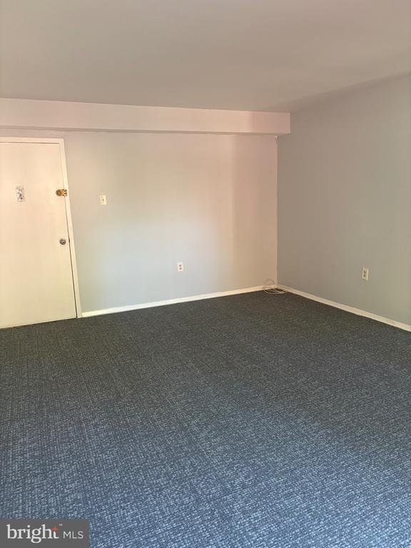 215 VICTOR PARKWAY Unit: 215D