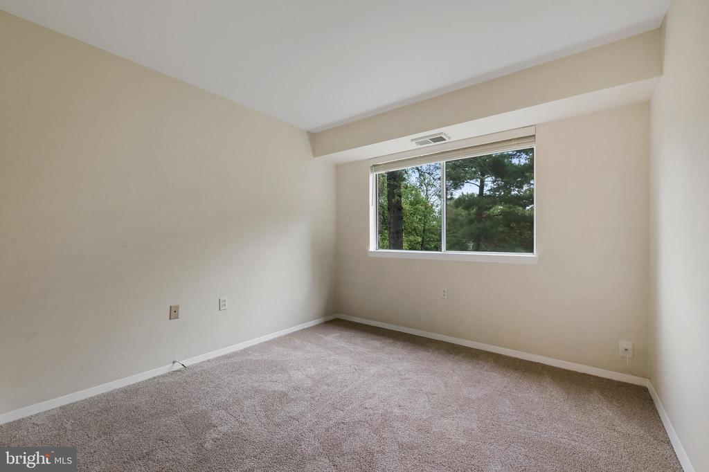 203 VICTOR PARKWAY Unit: 203F