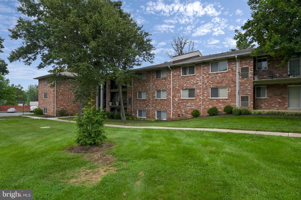 203 VICTOR PARKWAY Unit: 203F