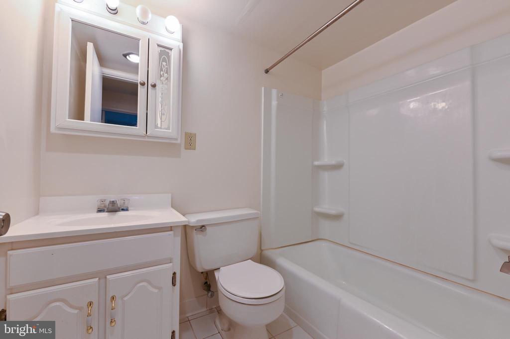 203 VICTOR PARKWAY Unit: 203F