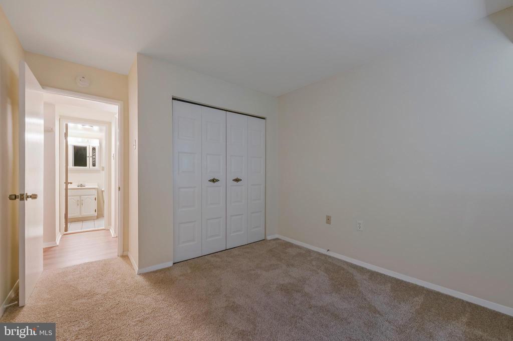 203 VICTOR PARKWAY Unit: 203F