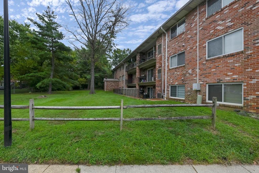203 VICTOR PARKWAY Unit: 203F