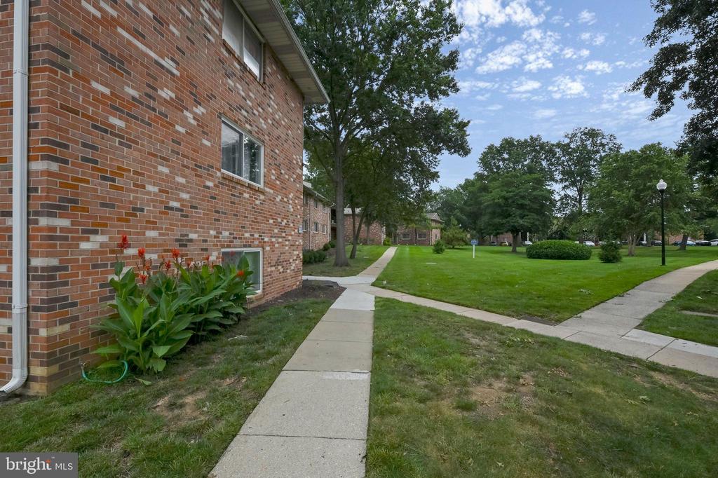 203 VICTOR PARKWAY Unit: 203F