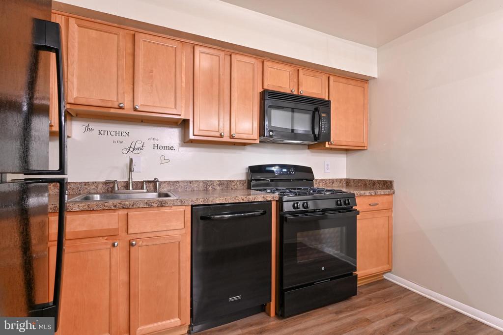 203 VICTOR PARKWAY Unit: 203F