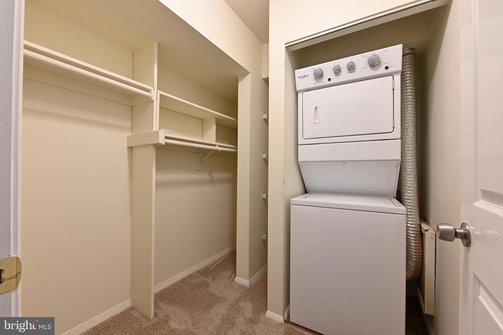 203 VICTOR PARKWAY Unit: 203F