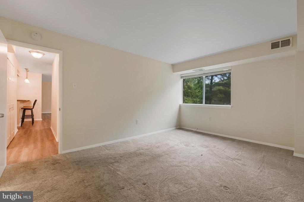 203 VICTOR PARKWAY Unit: 203F