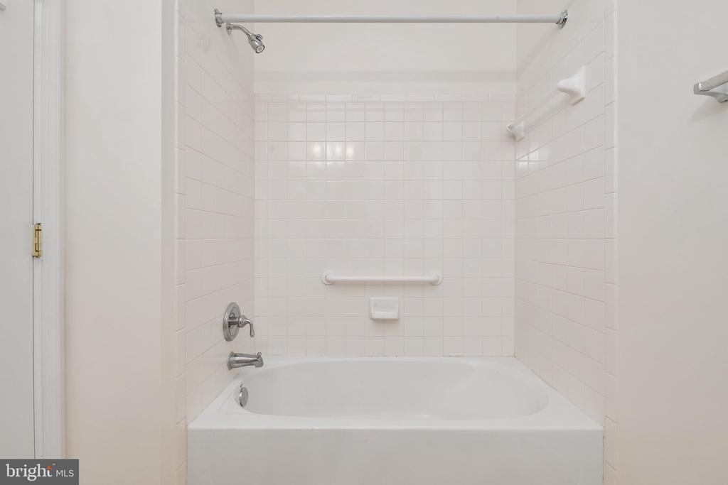421 HAMLET CLUB DRIVE Unit: 305