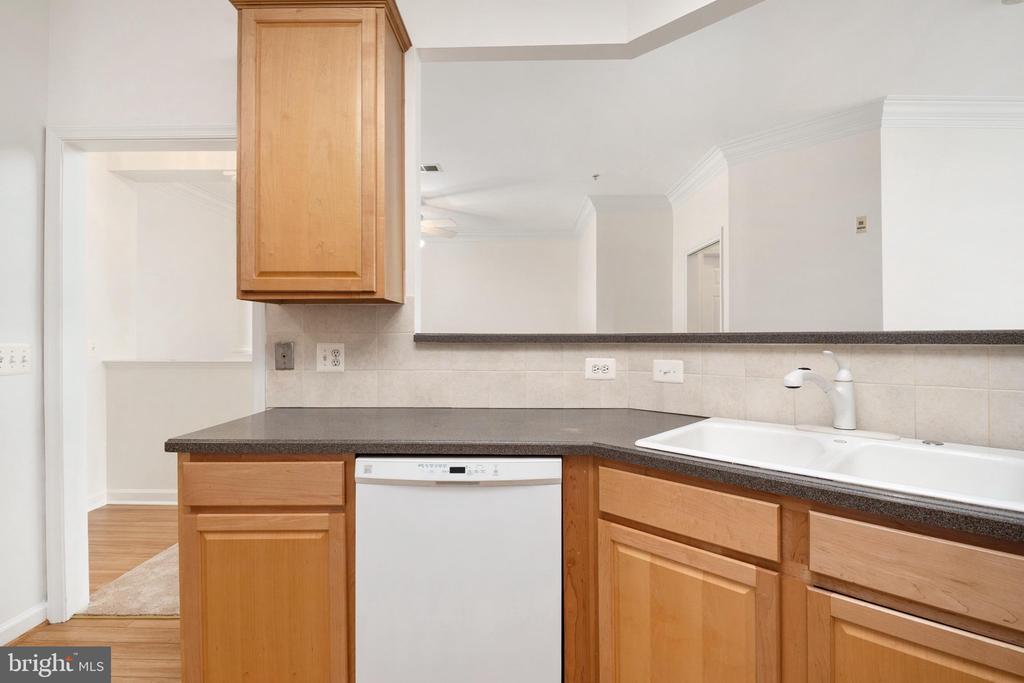 421 HAMLET CLUB DRIVE Unit: 305