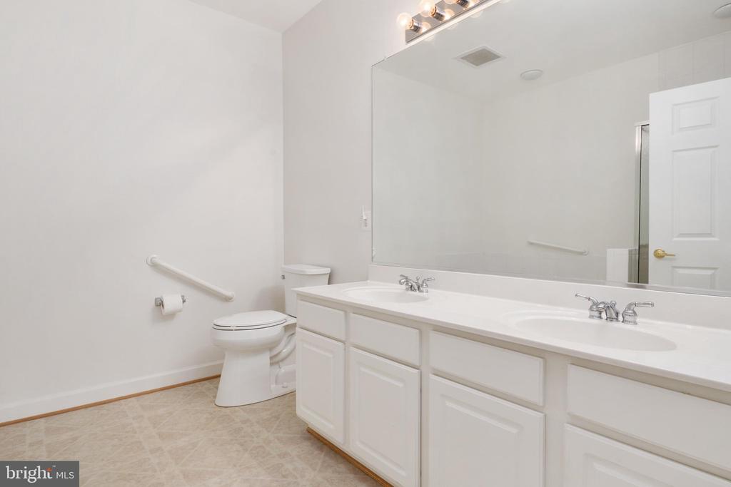 421 HAMLET CLUB DRIVE Unit: 305