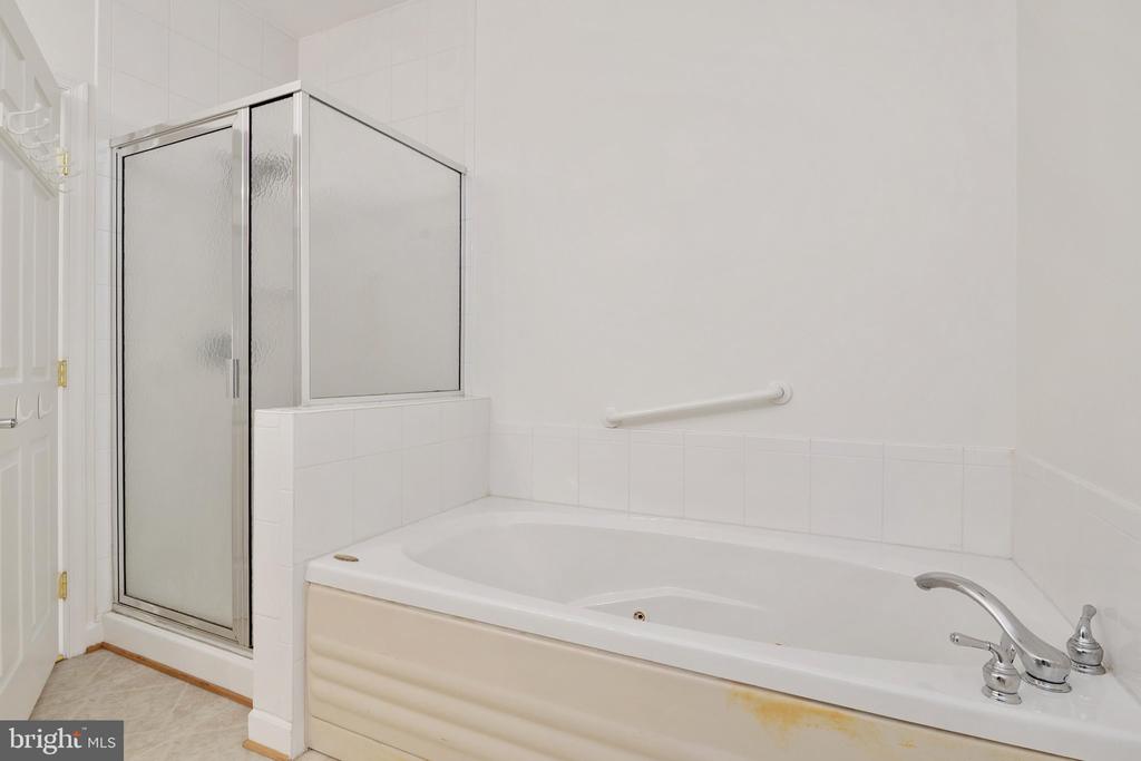 421 HAMLET CLUB DRIVE Unit: 305