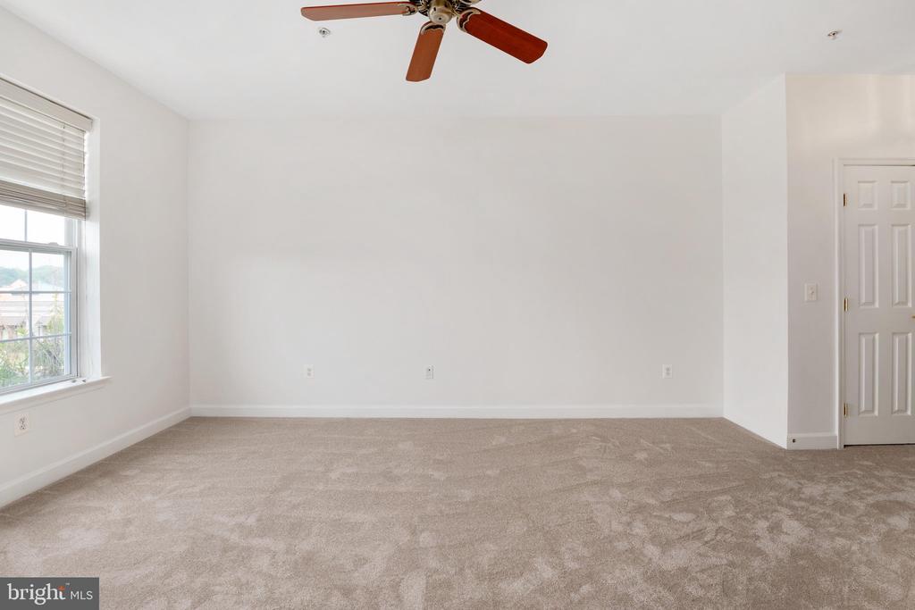 421 HAMLET CLUB DRIVE Unit: 305