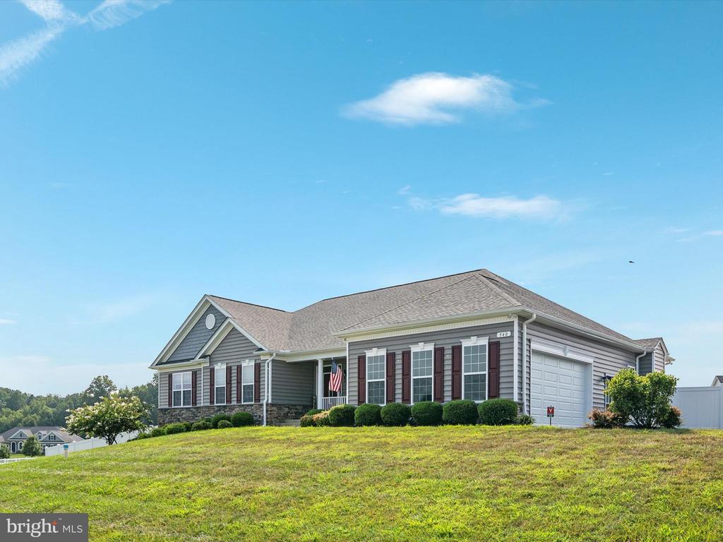 940 PEPPERTREE LANE