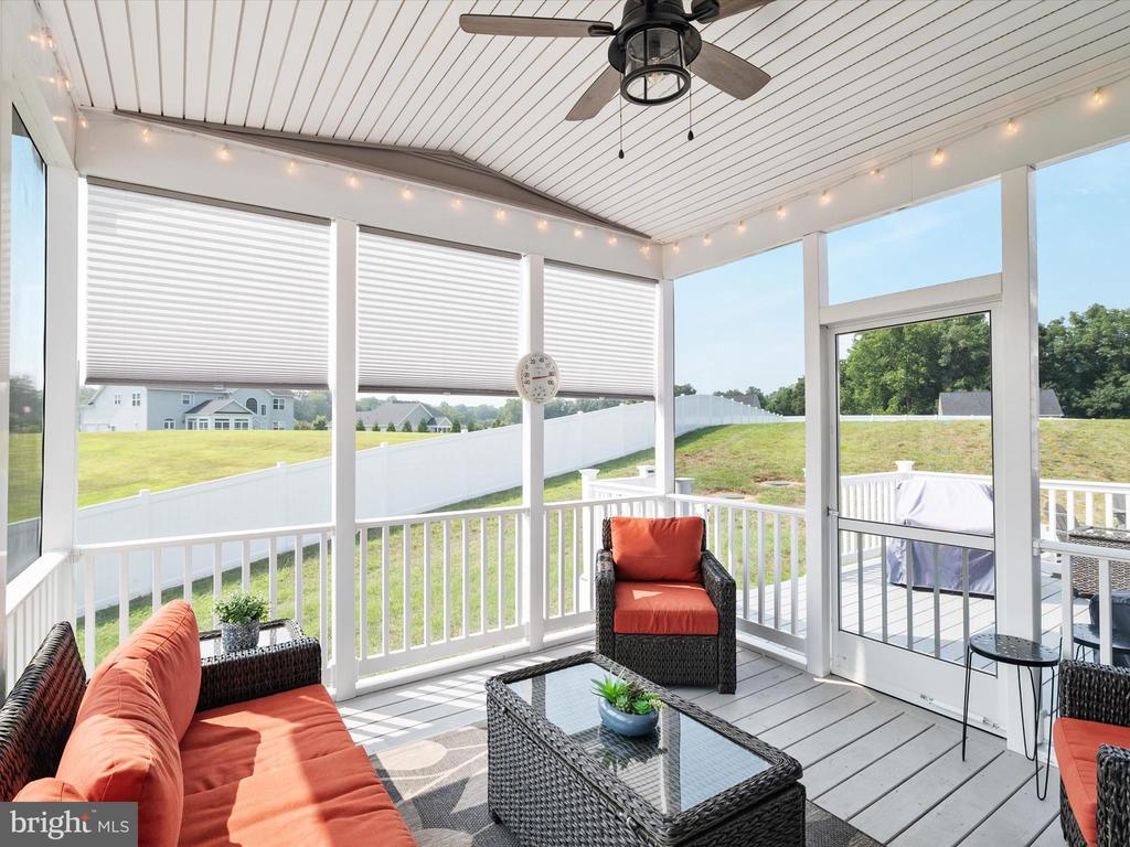 940 PEPPERTREE LANE