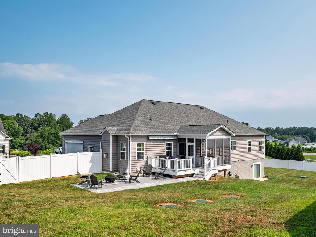 940 PEPPERTREE LANE