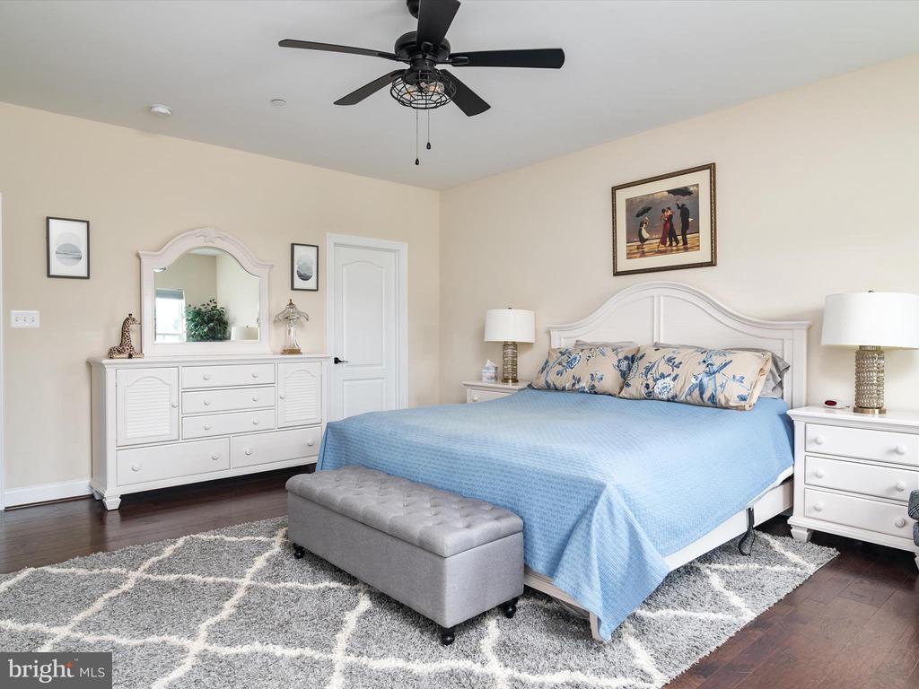 940 PEPPERTREE LANE
