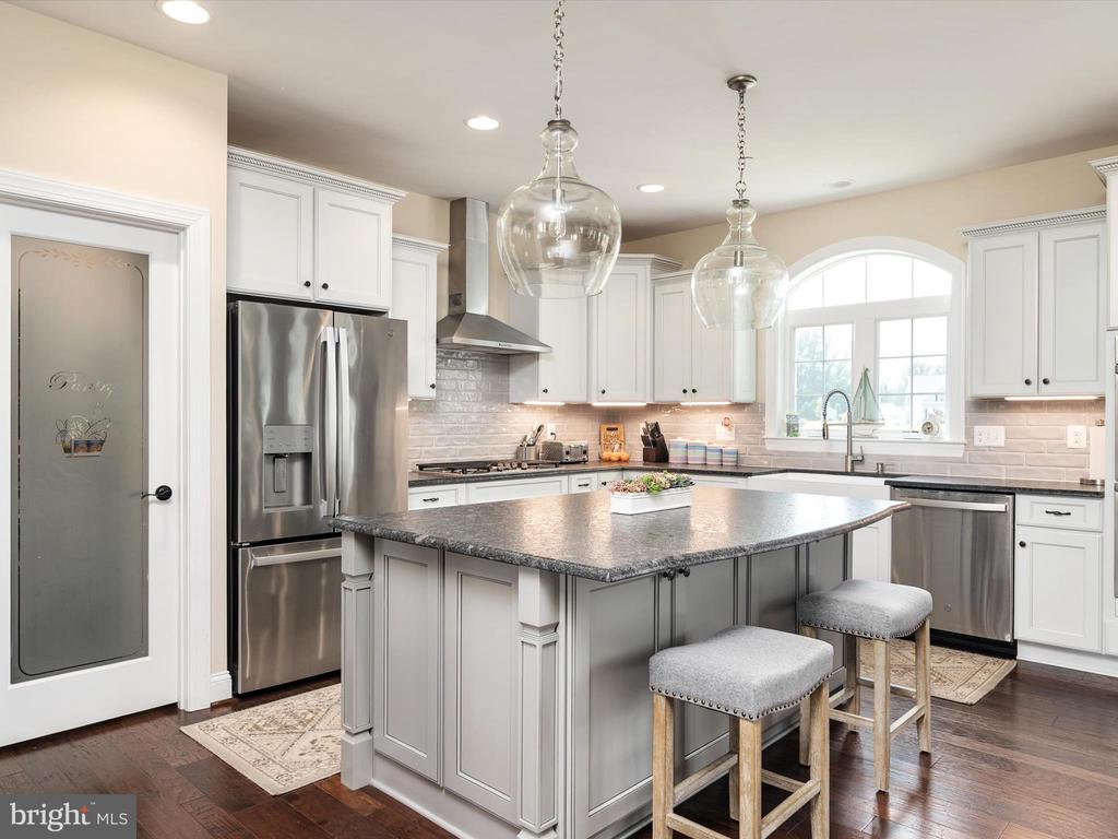 940 PEPPERTREE LANE