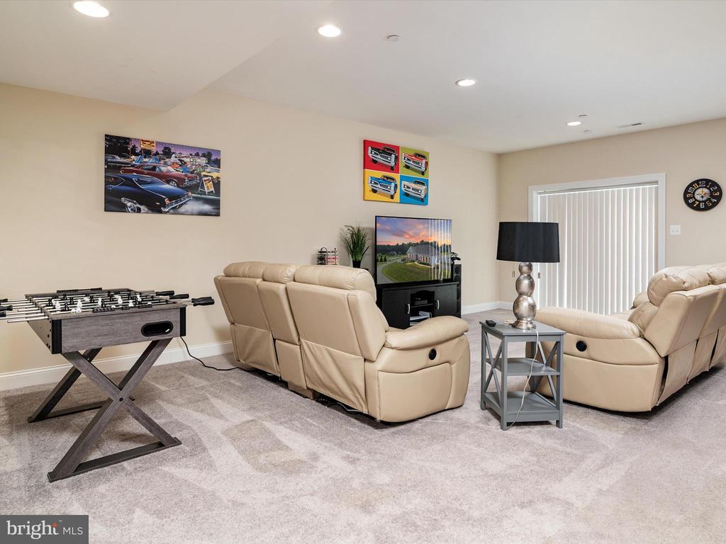 940 PEPPERTREE LANE