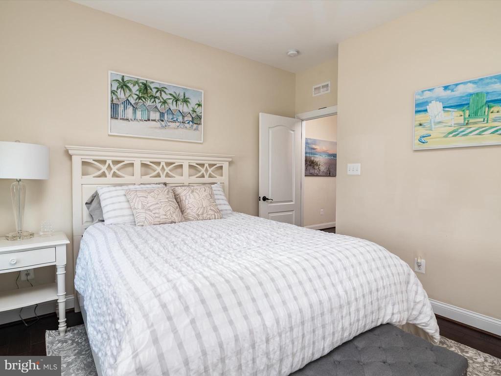 940 PEPPERTREE LANE