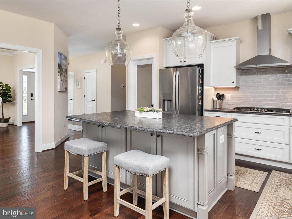 940 PEPPERTREE LANE