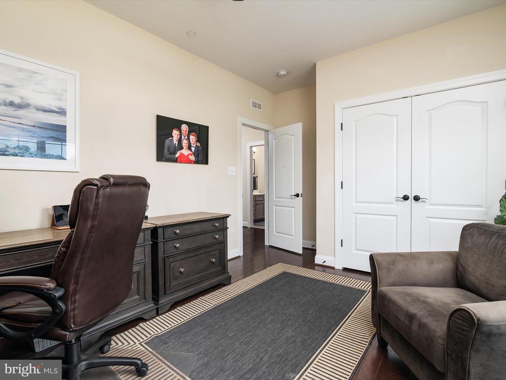 940 PEPPERTREE LANE