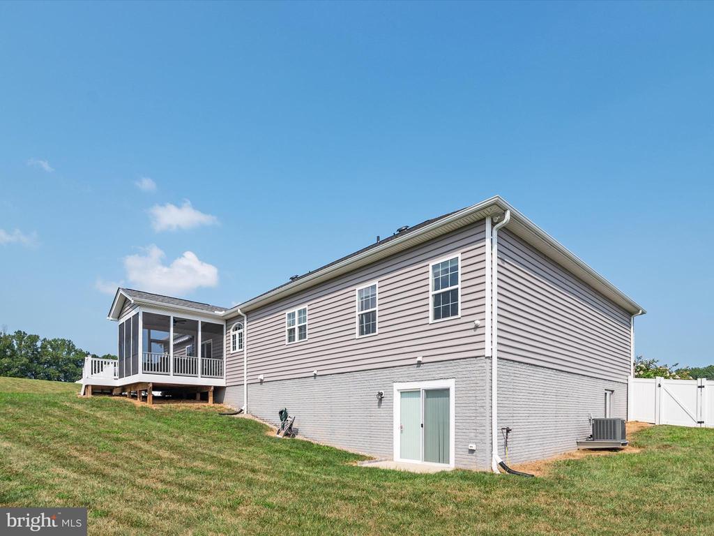 940 PEPPERTREE LANE