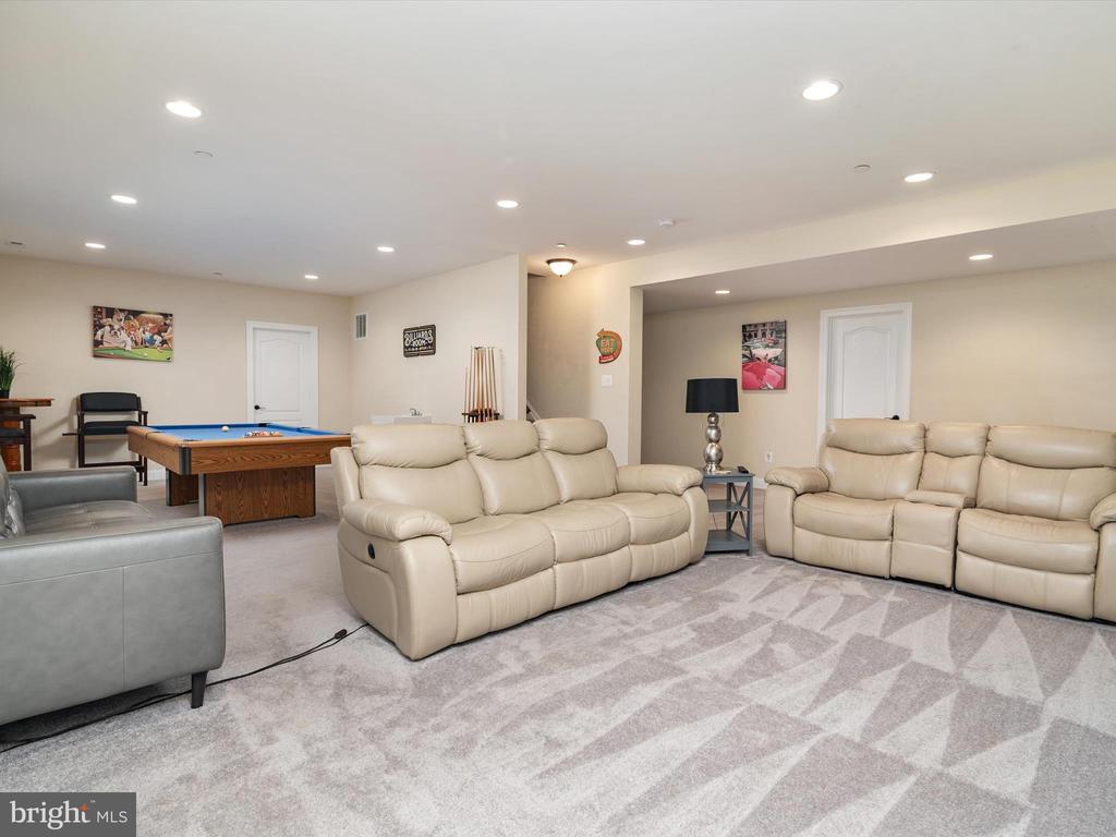 940 PEPPERTREE LANE