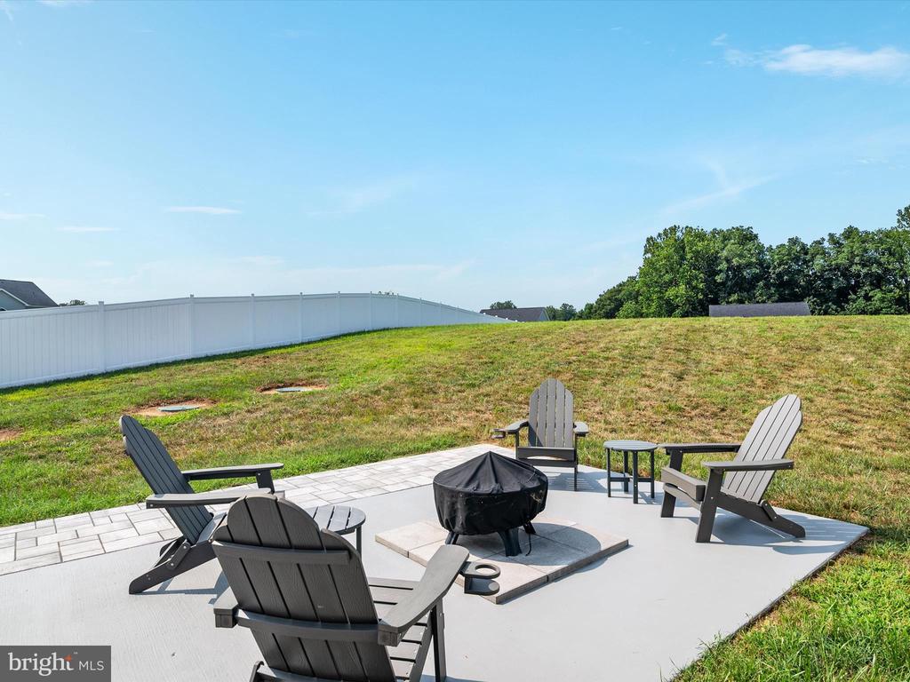 940 PEPPERTREE LANE